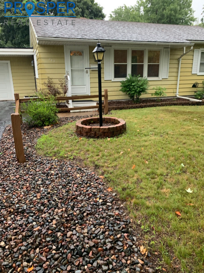 Building Photo - Beautiful 2 Bedroom house in Chippewa Falls
