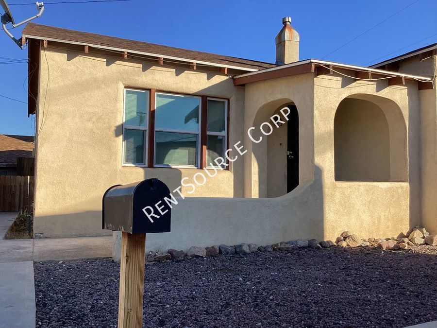 Primary Photo - 2 Bedrooms and 1 bath Single Family Home