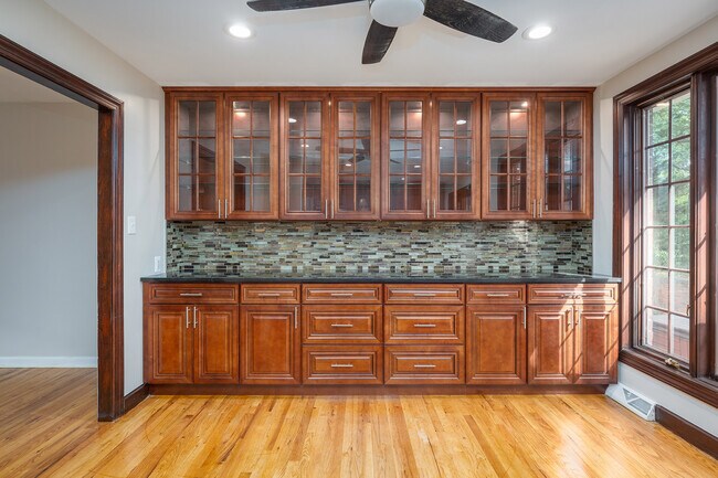 Building Photo - 16009 Malcolm Dr