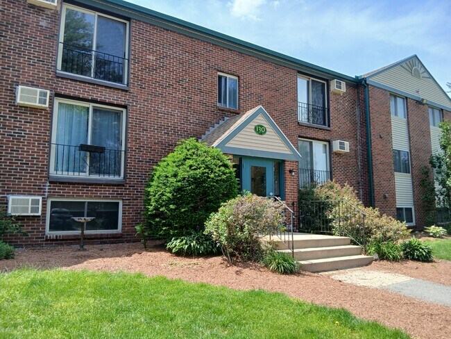 Foto del edificio - 130 English Village Rd