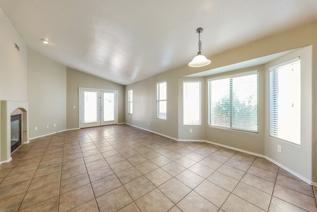 Building Photo - 11402 W Davis Ln