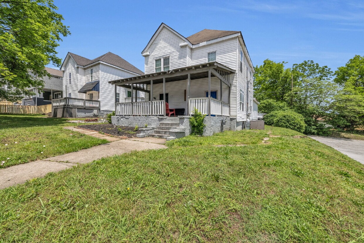 Foto principal - Sleek Highland Park Unit – Great Location,...