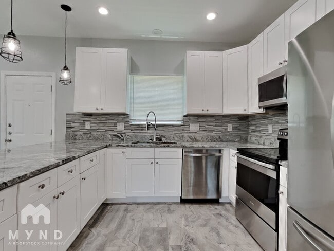 Building Photo - 310 Gabriel