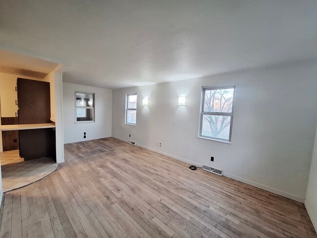 Building Photo - 991 Loucks Pl