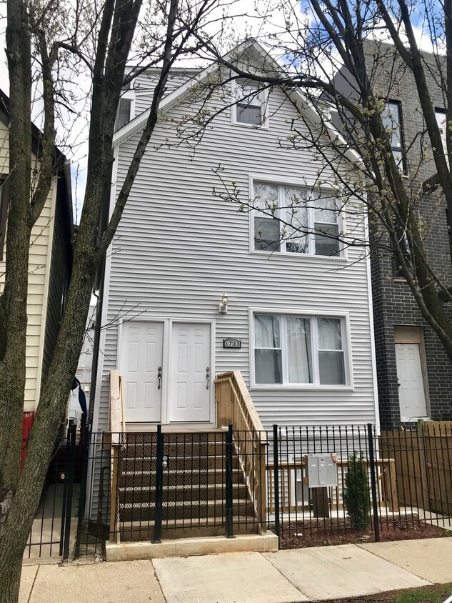 Primary Photo - 1733 N Artesian Ave