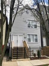 Building Photo - 1733 N Artesian Ave