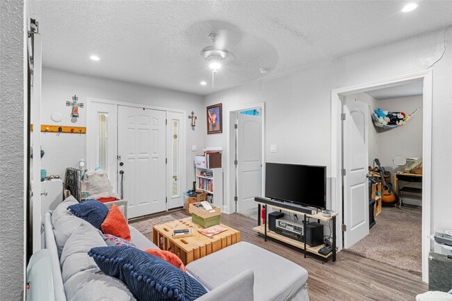 Foto del edificio - 4630 Woodside St