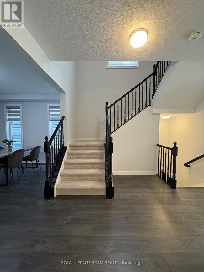 Building Photo - 607 Cygnus St