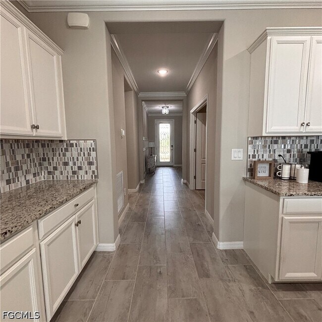 Foto del edificio - 4028 E Hampton Cir