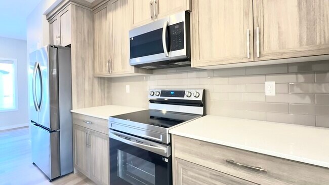 Photo du bâtiment - 482 Edgemont Dr NW