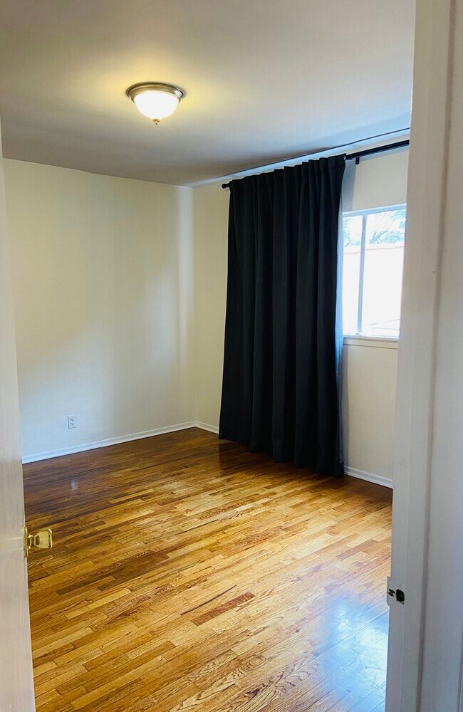 Building Photo - 1155 N Gardner St