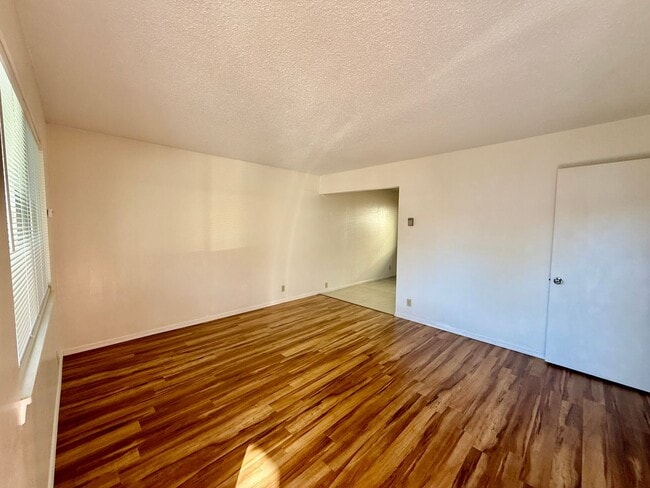 Foto del edificio - 287 E Elm St