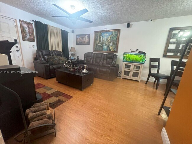 Foto del edificio - 7755 W 30th Ct