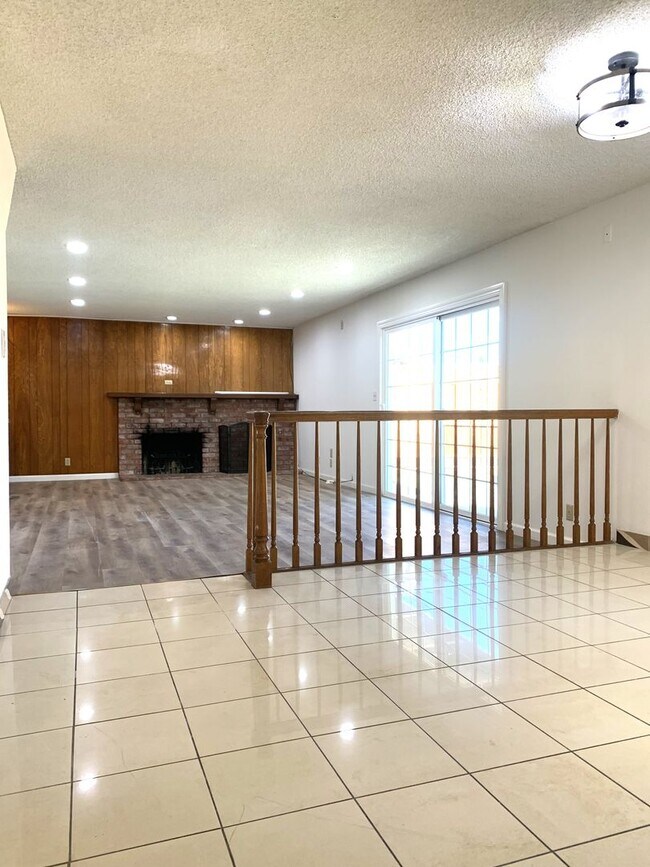 Building Photo - Fully Renovated 5 Bedroom Home  in the Blo...