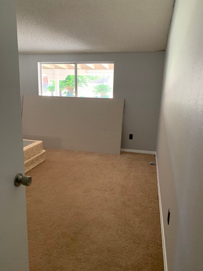 Building Photo - 5647 Winnetka Ave