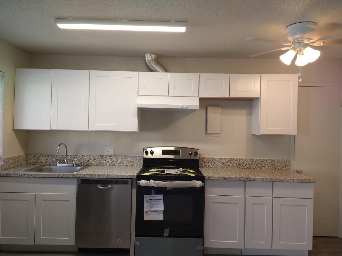 Kitchen - Carmichael Court Apartments