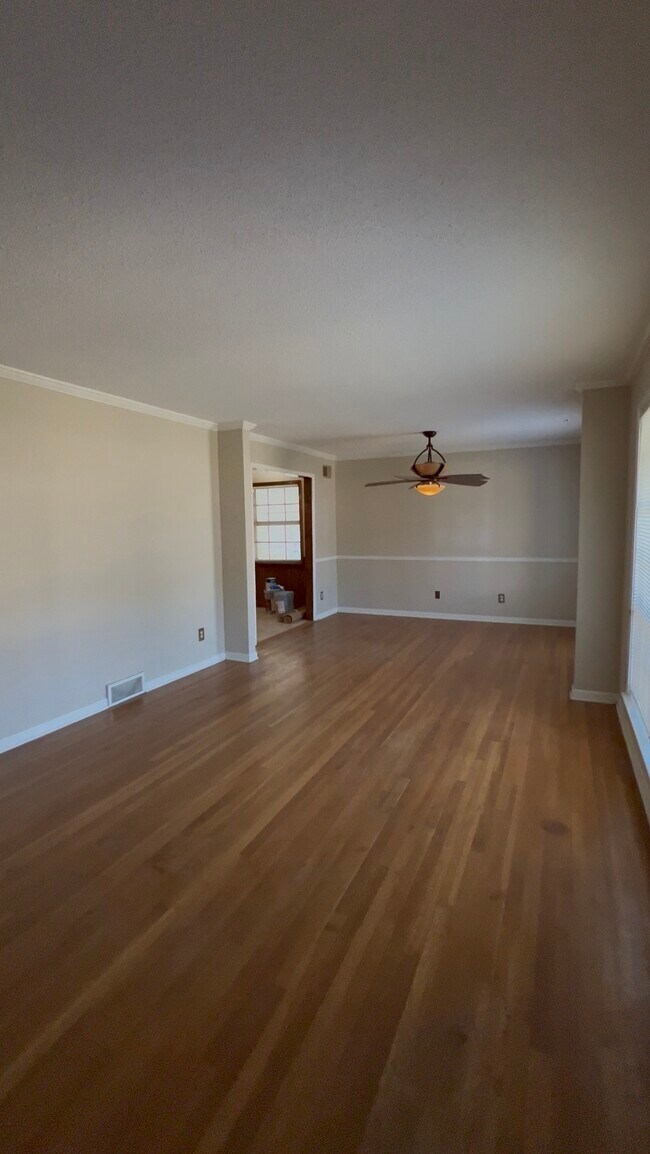 Building Photo - 3611 Naylor Dr