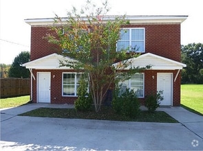 Building Photo - 642-640 Clover Ave