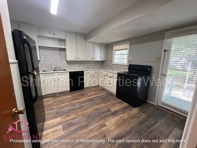 Building Photo - 3917 Maple Ave