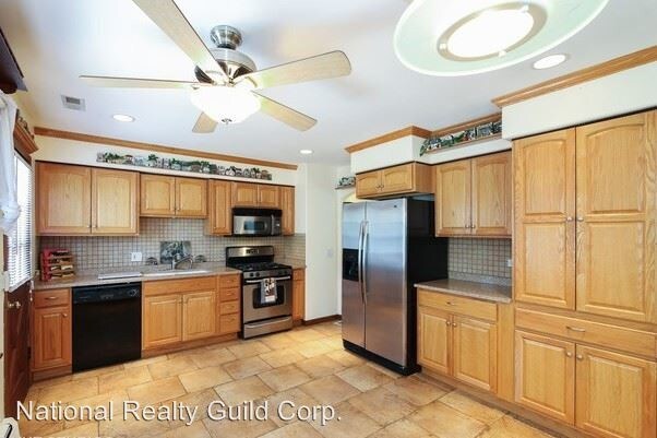 Building Photo - 5 br, 3 bath House - 9xx Dundee Avenue