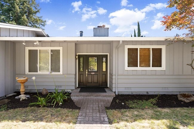 Building Photo - 1021 Windsor Dr