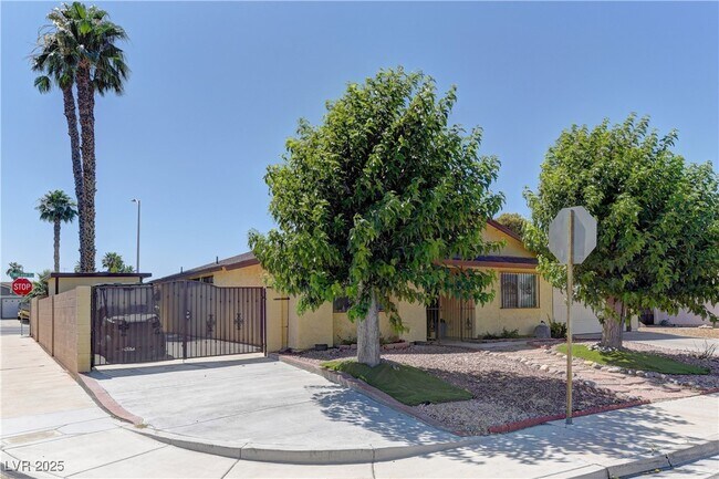 Building Photo - 4553 Balfour Dr