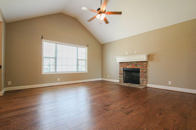 Building Photo - Pet Friendly Four Bedroom!