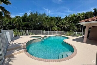 Building Photo - 4881 SW Lake Grove Cir
