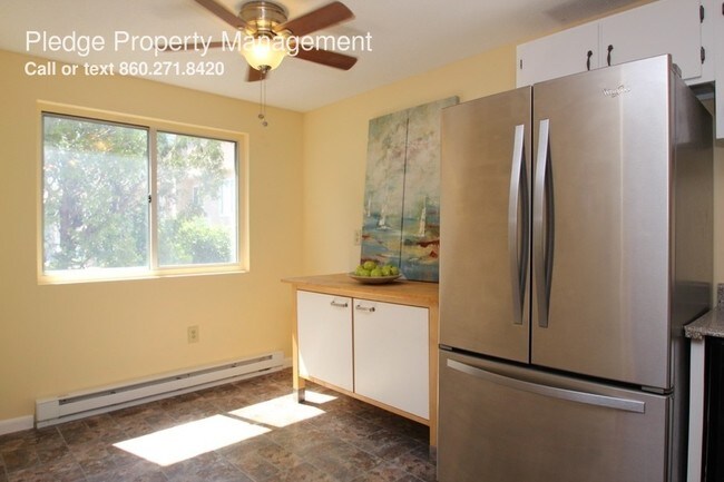 Foto del edificio - 568 Shennecossett Rd