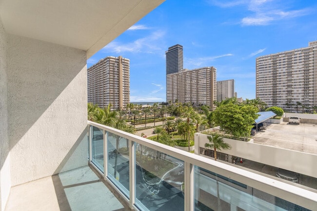 Foto del edificio - 1945 S Ocean Dr