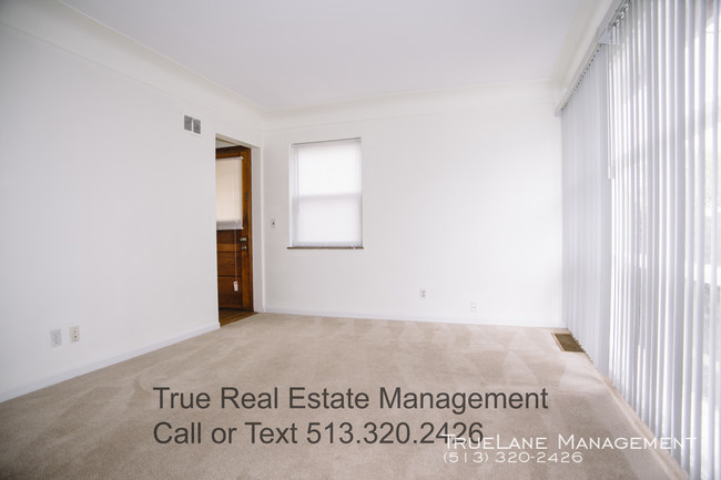 Foto del edificio - 8613 Elmtree Ave
