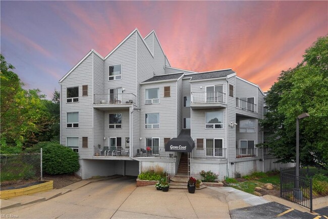 Building Photo - 1900 Grove Ct