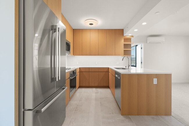 Building Photo - High-Floor Corner 2BR/2BA/2PK | Floor-to-C...