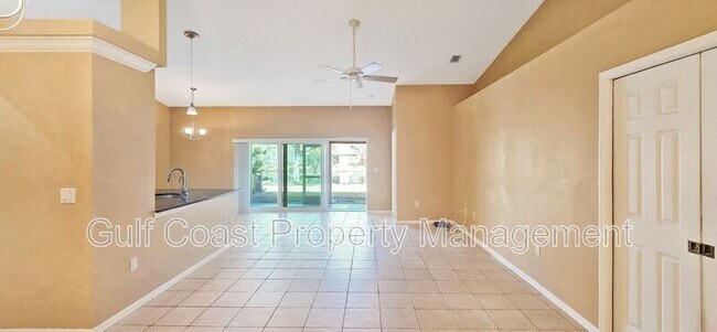 Foto del edificio - 116 51st St Cir E