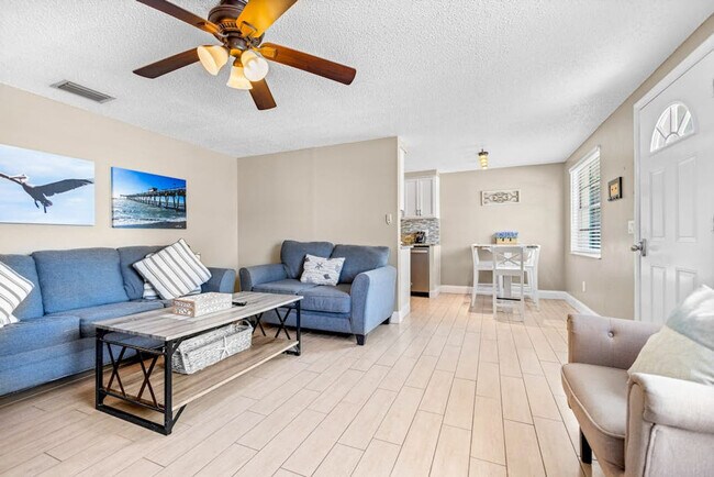 Foto del edificio - 208 Peacock Ln