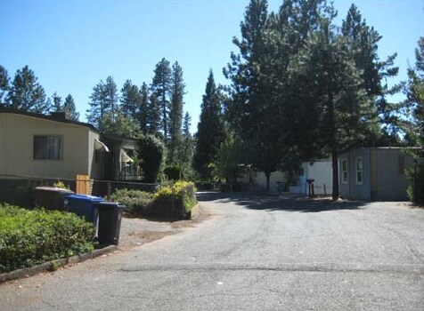 Building Photo - Pine Grove MHC