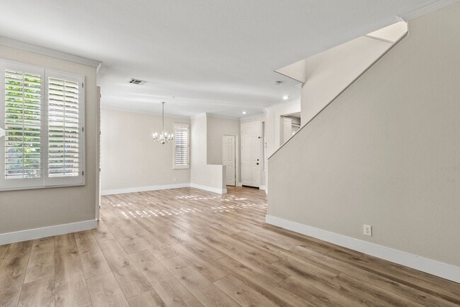 Building Photo - 3 Bedroom In Gated Community!