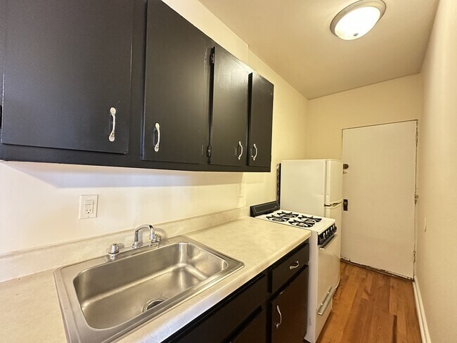 Foto del edificio - 960 W Cornelia Ave
