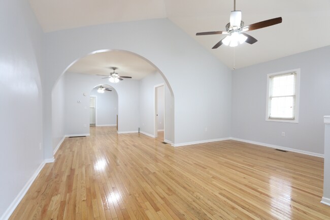 Building Photo - 2125 W 18th Pl