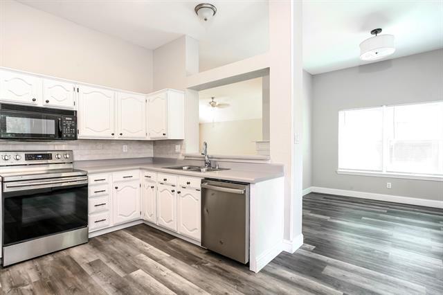 Foto del edificio - 8102 Lake Bend Dr