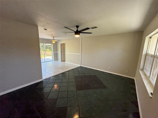 Foto del edificio - 18314 Quadrille Ave