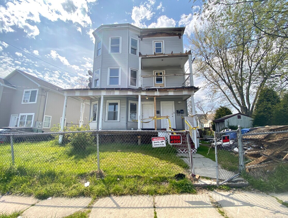 283 Martin St Unit 3rd Floor, Hartford, CT 06120 Room for Rent in