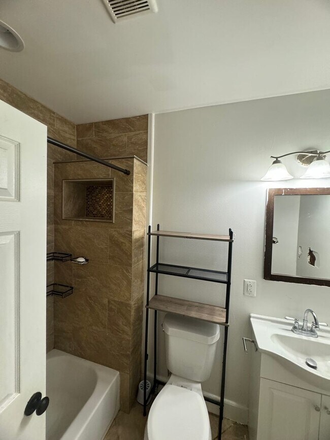 Foto del edificio - 716 N 48th St