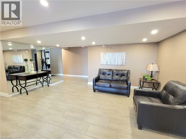 Photo du bâtiment - 99 Donn Ave