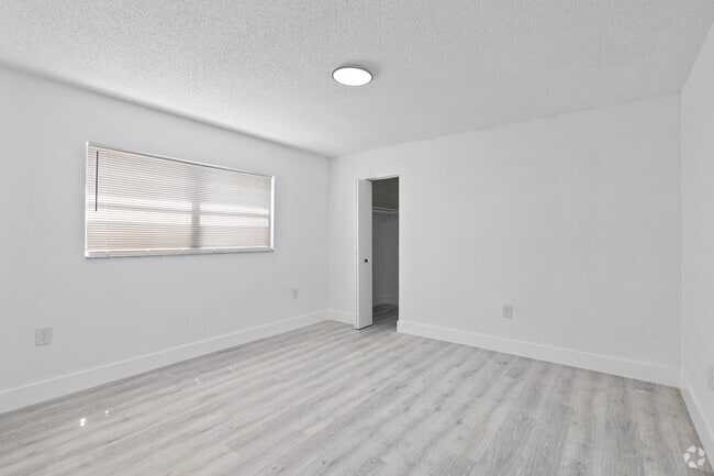 2 BR 2 BA 932 SQ FT - Bedroom - 5525 SW 41 St