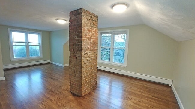 Building Photo - 136 Walnut St