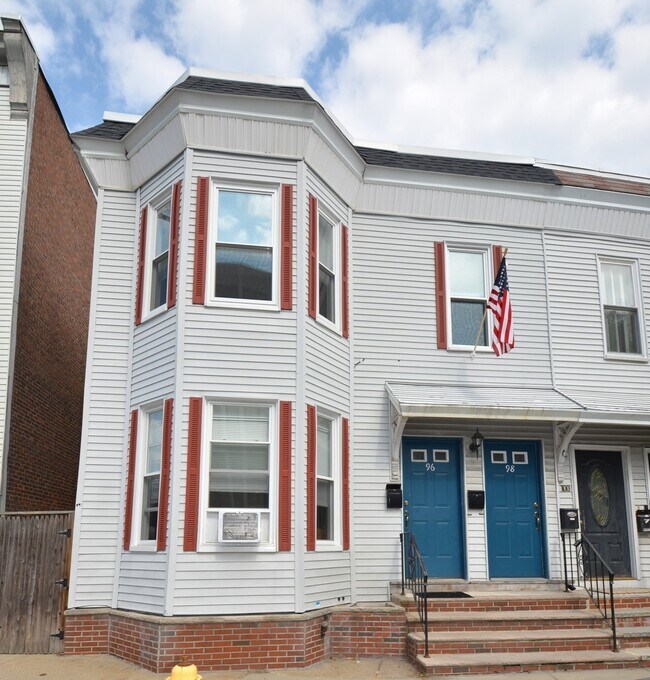Building Photo - 98 Emerson St