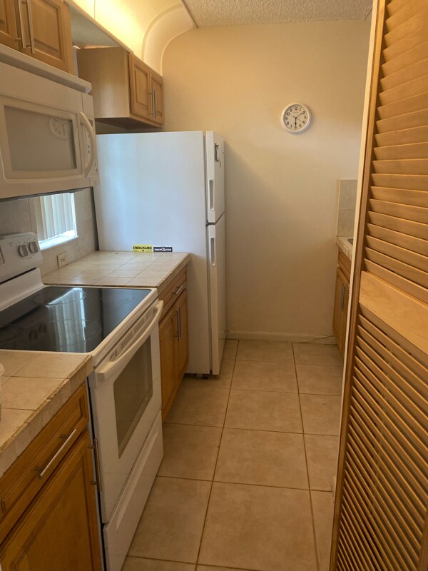 Foto del edificio - 10090 Twin Lakes Dr