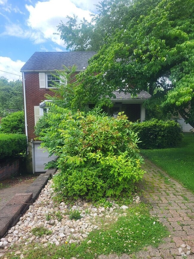 Building Photo - 1454 Stanley Dr