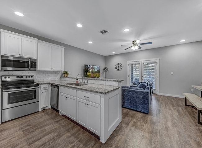 Building Photo - 3320 Robin Ln